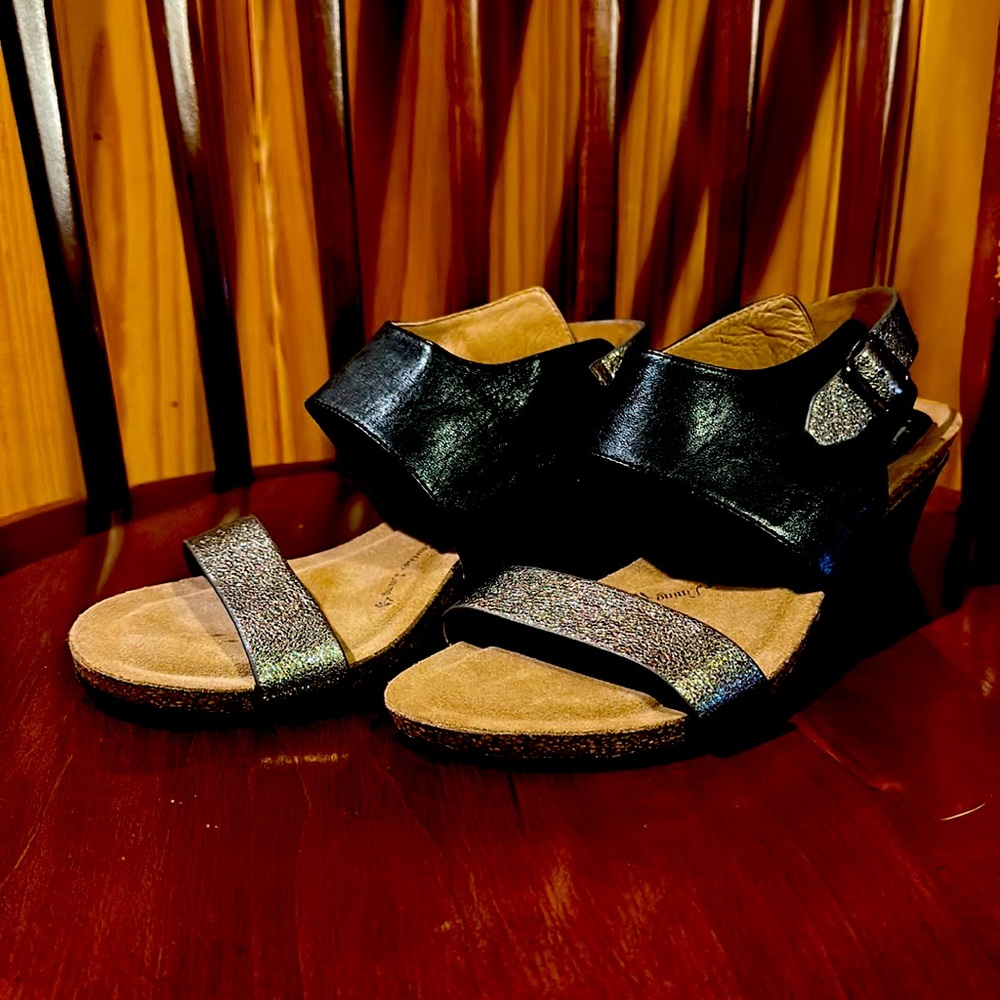 Sofft women’s sandals, size 8 1/2, black and gold metallic. Never worn.